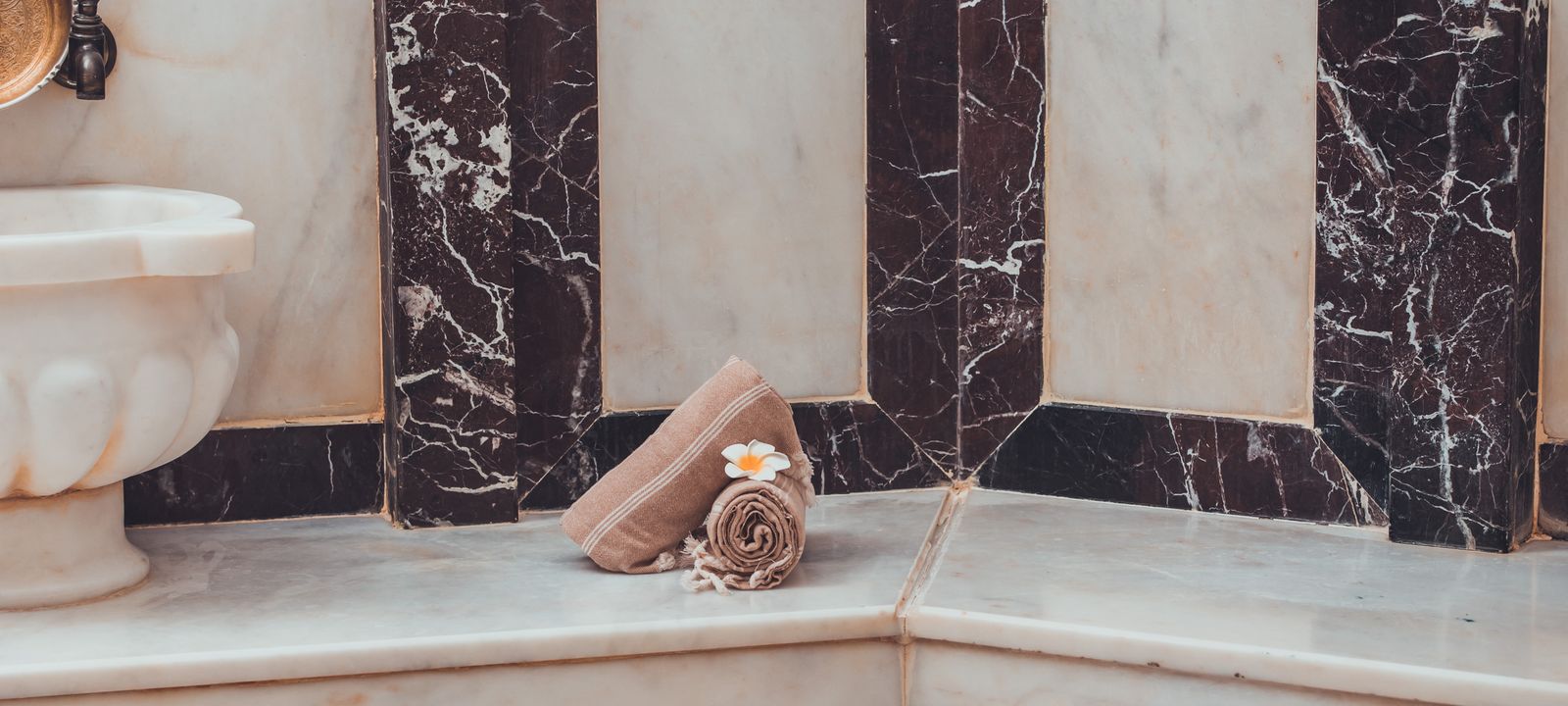Mermer detaylı geleneksel hamam ve peştamal